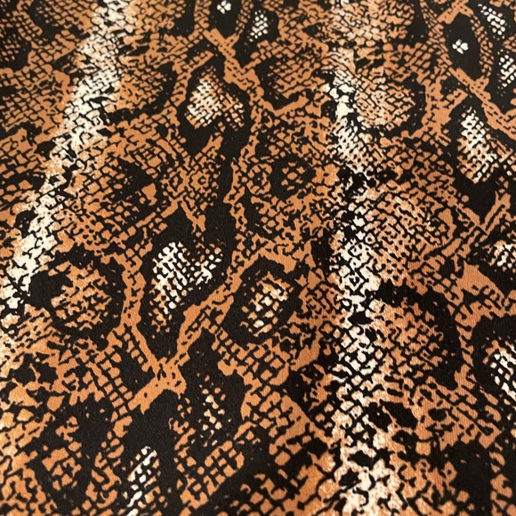 NWT Olivia Rae black brown animal print short sleeved shirt size large - Picture 3 of 5